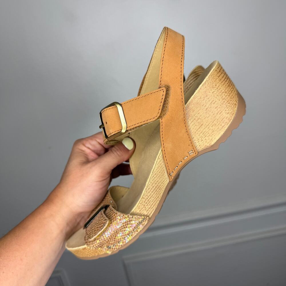 Dansko Trinity Tan Metallic Heeled Hook and Loop Sandal Womens 38 7.5-8 - Picture 4 of 8
